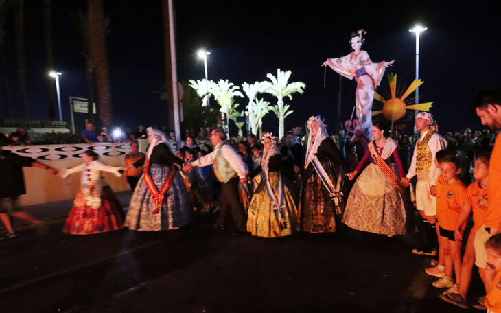 La ‘Nit de la Cremà’ pone fin a la fiesta de las Hogueras en La Cala de Benidorm